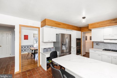 18 Balsam Ct, Lawrence Township NJ  08648-3118 exterior