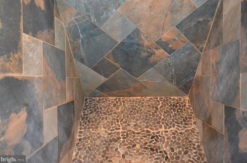 19 Marmic Dr, Southampton PA 18966-1728 exterior