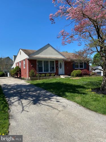 12 Colonial Dr, Norristown PA  19401-1803 exterior