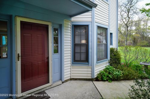 65 Old Orchard Ln, Tinton Falls, NJ 07712-2572