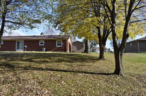 2095 Perkins Dr, Springfield OH 45505-3523 exterior