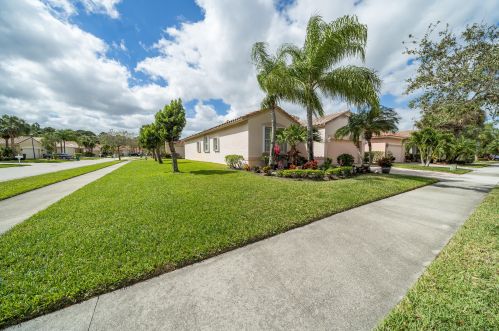426 Springview Loop, Fort Pierce FL  34986-2663 exterior