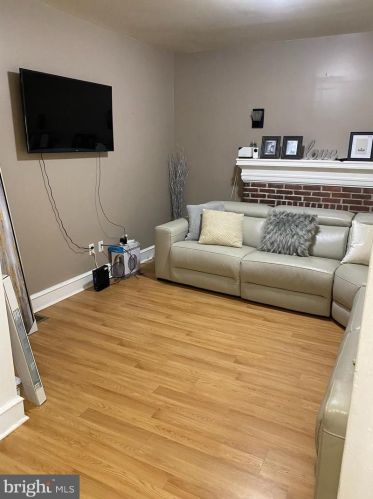 1322 6th St, Wilmington, DE 19805-3216