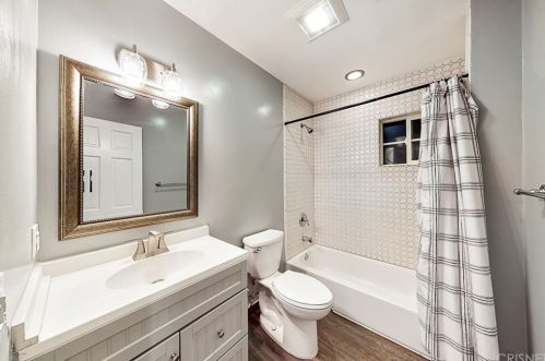 16931 Hart St, Van Nuys CA 91406-4507 exterior