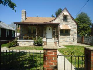 2850 Vista St, Washington DC  20018-2553 exterior