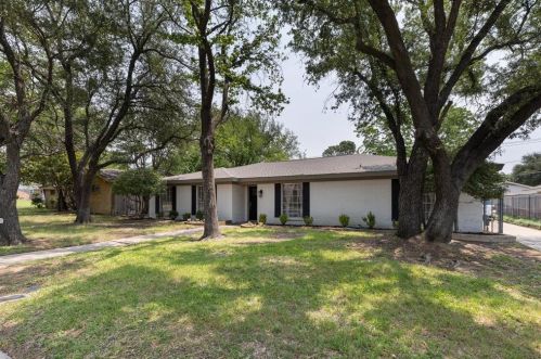 1604 Renee Dr, Hurst, TX 76054-3726