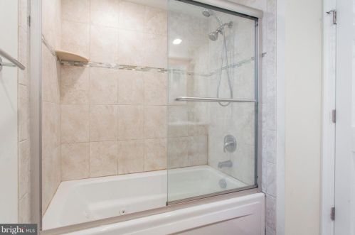 2219 Carpenter St, Philadelphia PA 19146-2517 exterior