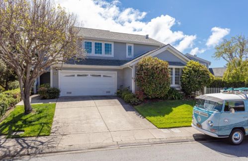 2 Bayhill Pl, Princeton By The Sea, CA 94019-2258