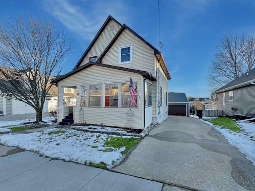 537 Broad St, Menasha, WI 54952-3121