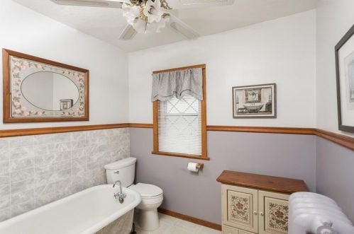 1127 Berkshire Ave, Pittsburgh PA  15226-2220 exterior