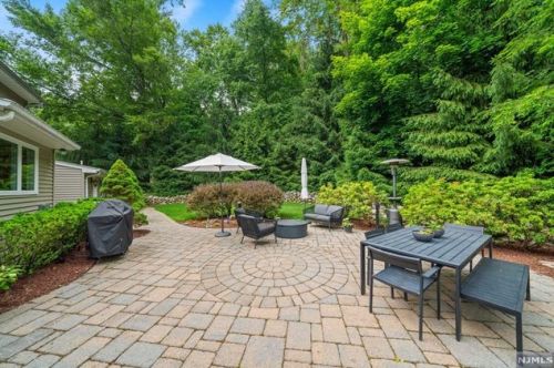 27 Hering Rd, Montvale NJ  07645-1226 exterior