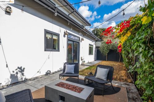 1077 57th St, Oakland CA  94608-2744 exterior