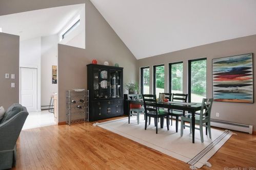 23 Woodruff Rd, Farmington CT  06032-2025 exterior