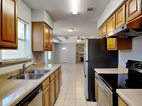 701 Penn Pl, Cedar Hill TX  75104-1747 exterior