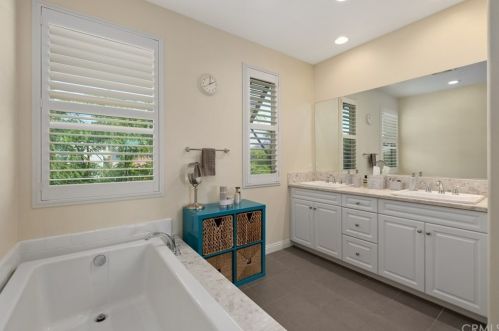 216 Compass, Irvine CA  92618-1154 exterior