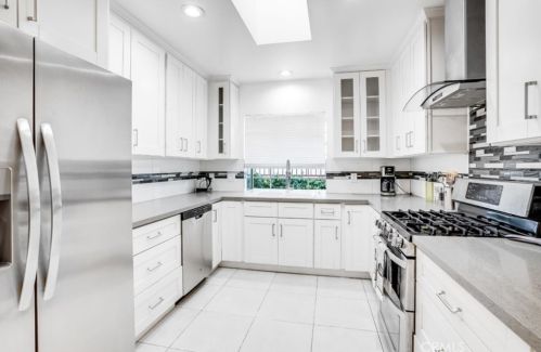 11814 Hesby St, North Hollywood CA  91607-3218 exterior