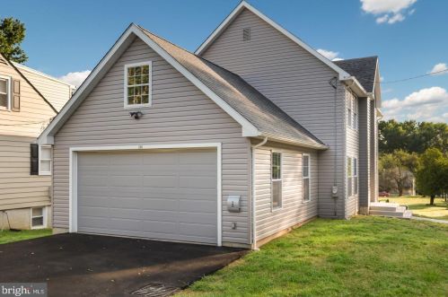 2101 Opal Ave, Boothwyn, PA 19061-3716