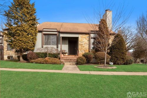 122 Diamond Ln, Old Bridge, NJ 08857-3323