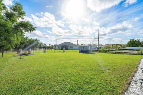 364 Saginaw Ave, Fort Pierce FL  34953-5988 exterior