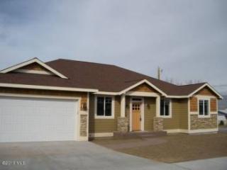 2002 Woodridge St, Wenatchee, WA 98801-1289
