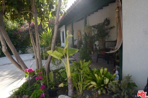12429 Laurel Terrace Dr, North Hollywood, CA 91604-2402