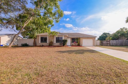 2049 West Dunbrooke Cir, Fort Pierce, FL 34952-8123