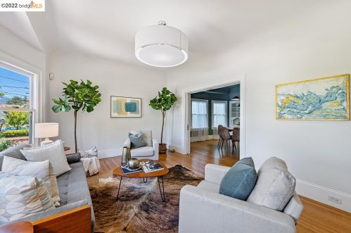 737 61st St, Oakland CA  94609-1207 exterior