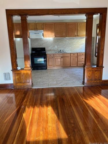 712 Bishop Ave, Bridgeport CT  06610-3053 exterior