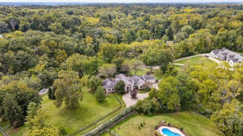 5905 Drake Rd, Cincinnati, OH 45243-3305