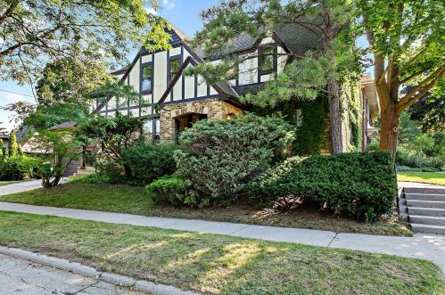 2600 Beverly Rd, Milwaukee, WI 53211-2436