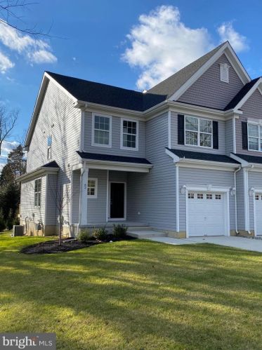 82 Tansboro Rd, Berlin Boro, NJ 08009-1947