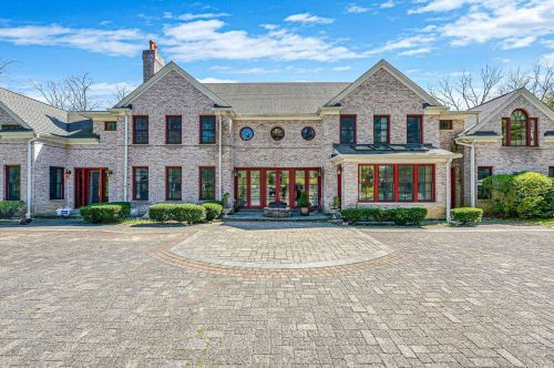 2141 Cedar Swamp Rd, Muttontown, NY 11545-3106