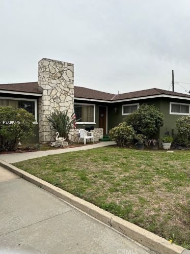 242 220th St, Long Beach, CA 90745-3012