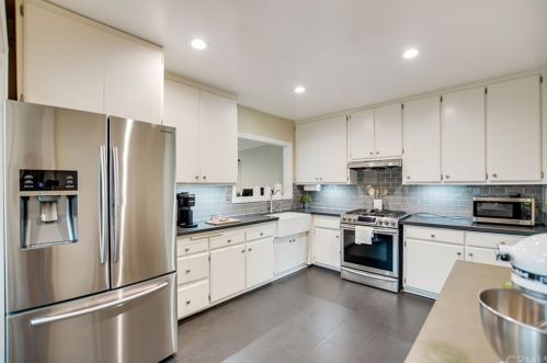 5719 Pennswood Ave, Lakewood CA  90712-1819 exterior