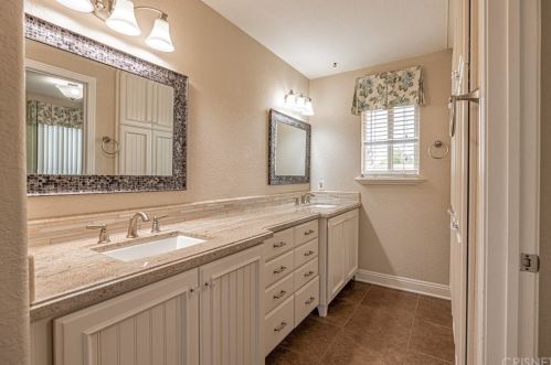 42522 15 St, Lancaster CA 93534-6212 exterior