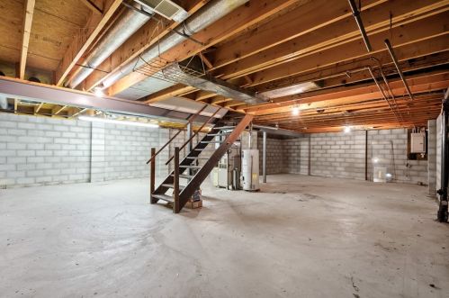 207 Hazel St, Zelienople PA  16063-1012 exterior