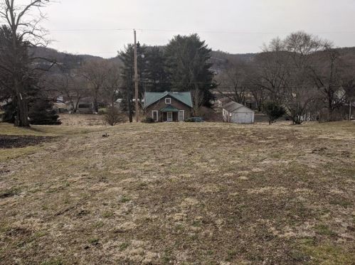 48 1st Ave, Saltsburg, PA 15681-8157