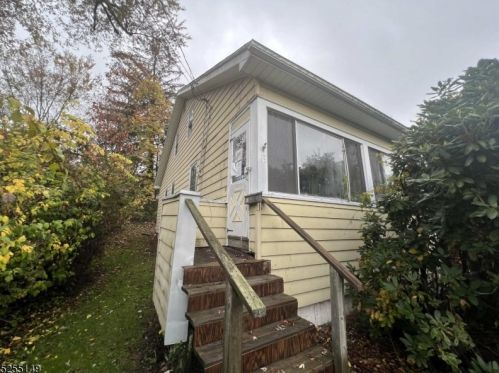 14 Grandview Ave, Lincoln Park, NJ 07035-1605