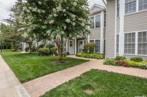 1139 Savoy Dr, Huntington Station, NY 11747-5291