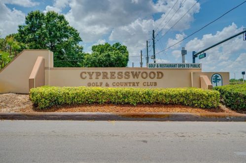 7 Enclave Dr, Winter Haven, FL 33884-1327