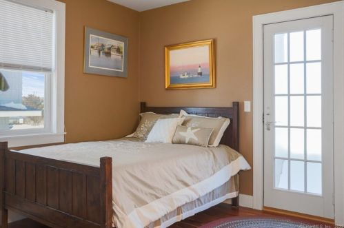 112 Atlantic Ave, Groton CT 06340-8803 exterior