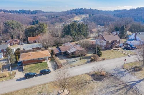 38 Seanor St, Jeannette, PA 15644-3149