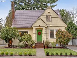 4129 40th Ave, Portland, OR 97211-8233