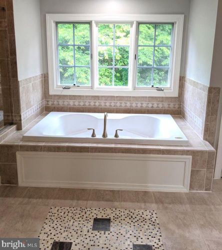 5936 Amber Ridge Rd, Haymarket VA  20169-2620 exterior