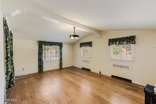 3192 Sycamore Dr, Simi Valley CA 93065-2703 exterior