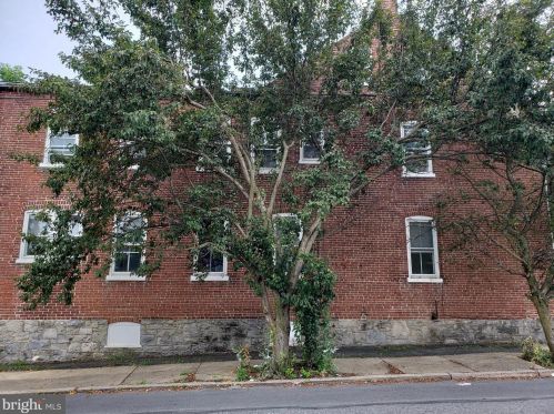 401 Fairview Ave, Lancaster PA  17603-5700 exterior