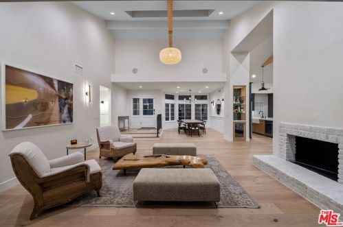 445 Sinaloa Rd, Simi Valley CA  93065-5430 exterior