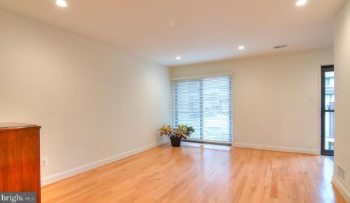 12127 Captiva Ct, Herndon VA 20191-1205 exterior