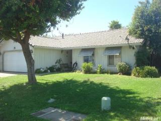5725 Sierra Vista Dr, Riverbank, CA 95367-3120