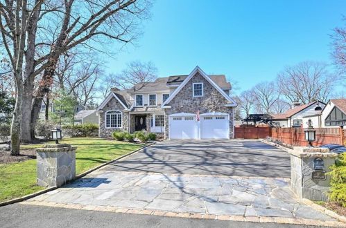 37 Hunting Ln, Stamford, CT 06902-1102